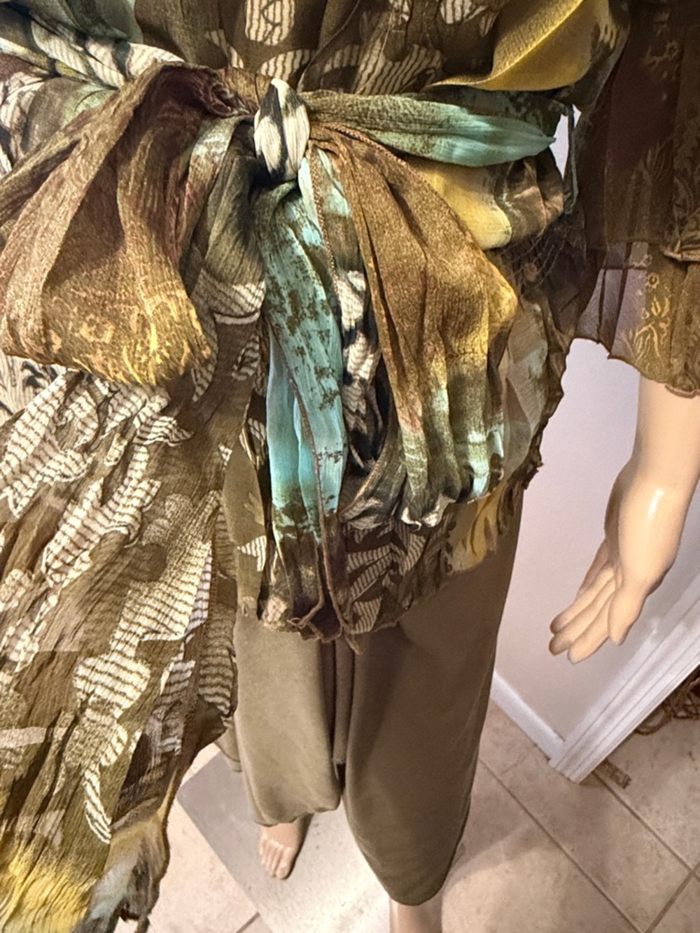 Alberto Makali Olive Green and Gold Patterned Boho Blouse - Picture 6 of 8